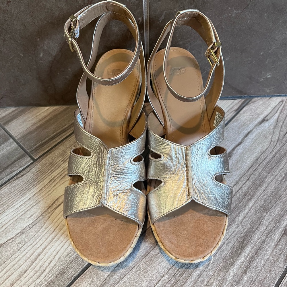 Ugg Careena Gold Leather Wedge Espadrilles 8